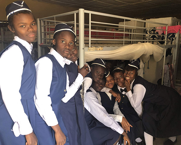 PROVISIÓN DE AGUA PARA LA ESCUELA DE CHICAS DE SECUNDARIA Koidu Girls Secondary School